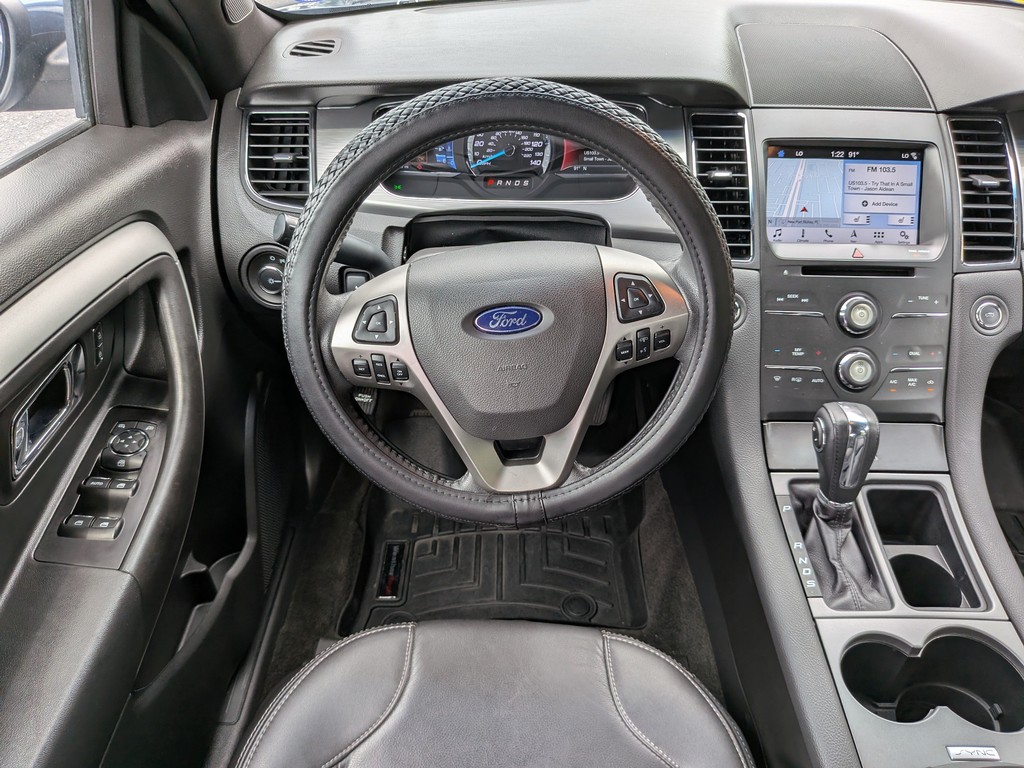 Ford Taurus Vehicle Full-screen Gallery Image 12