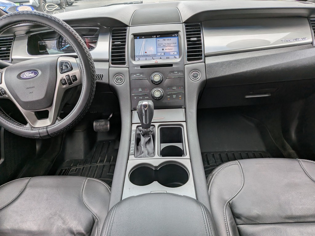 Ford Taurus Vehicle Full-screen Gallery Image 13