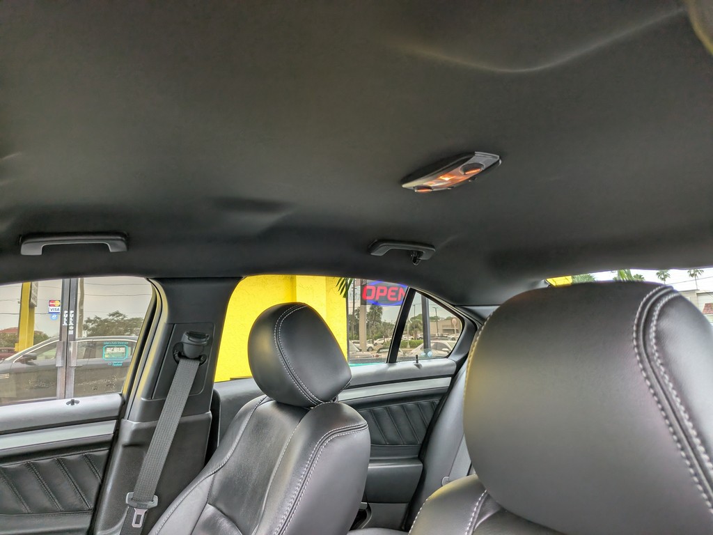 Ford Taurus Vehicle Full-screen Gallery Image 18