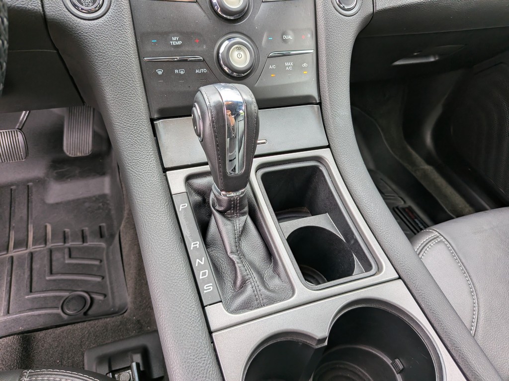 Ford Taurus Vehicle Full-screen Gallery Image 23