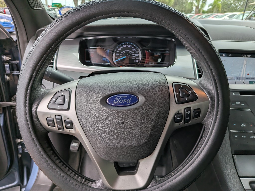 Ford Taurus Vehicle Full-screen Gallery Image 26