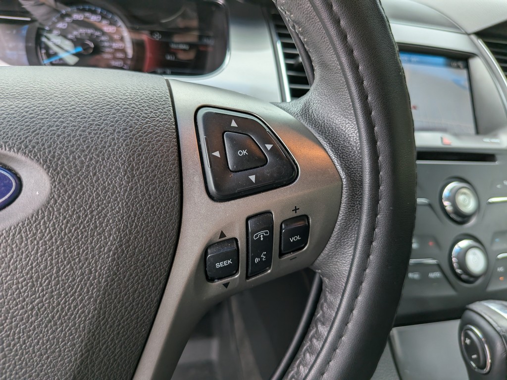 Ford Taurus Vehicle Full-screen Gallery Image 28