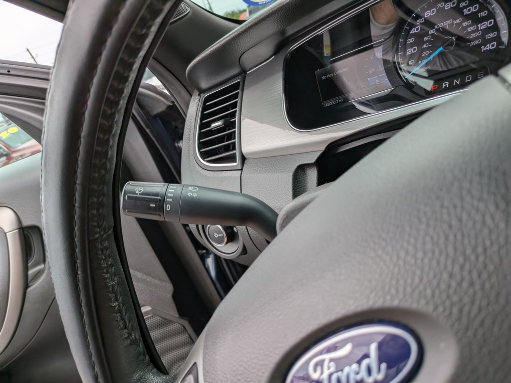 Ford Taurus Vehicle Full-screen Gallery Image 29