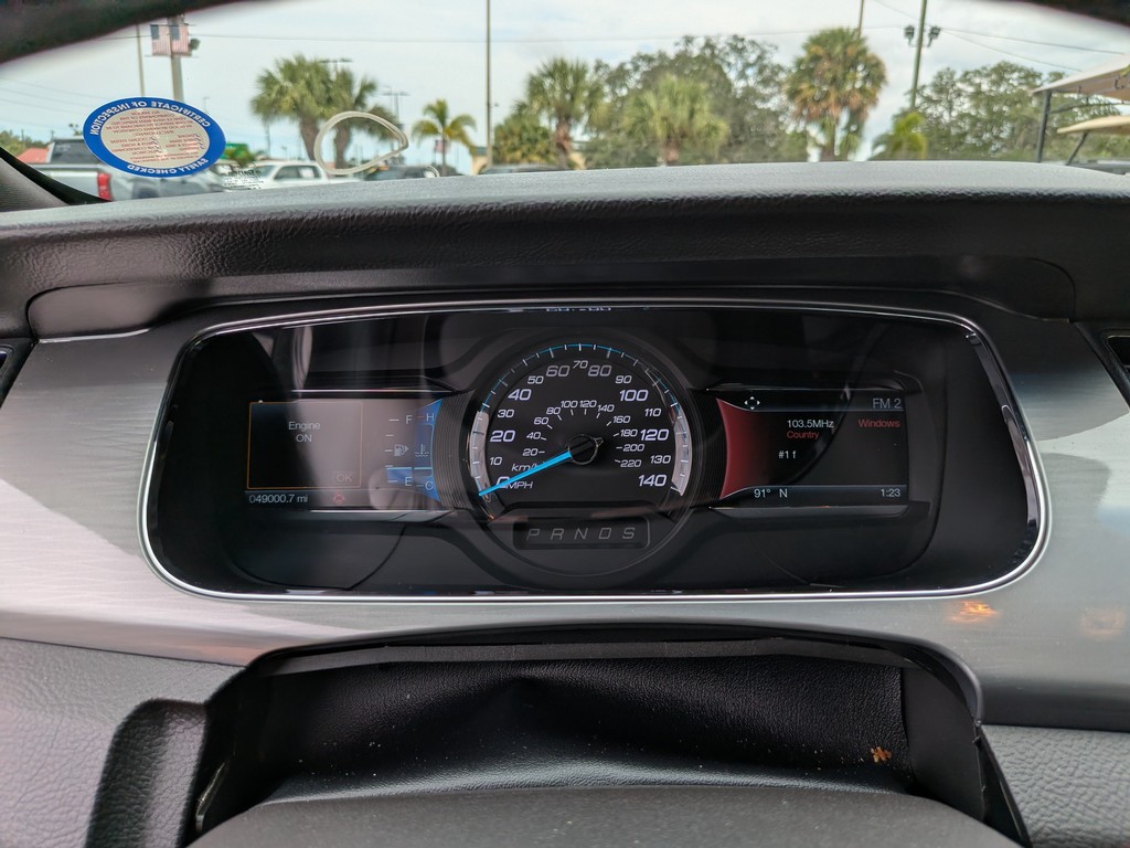Ford Taurus Vehicle Full-screen Gallery Image 30