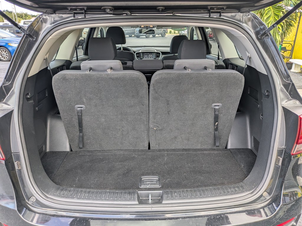 Kia Sorento Vehicle Full-screen Gallery Image 08