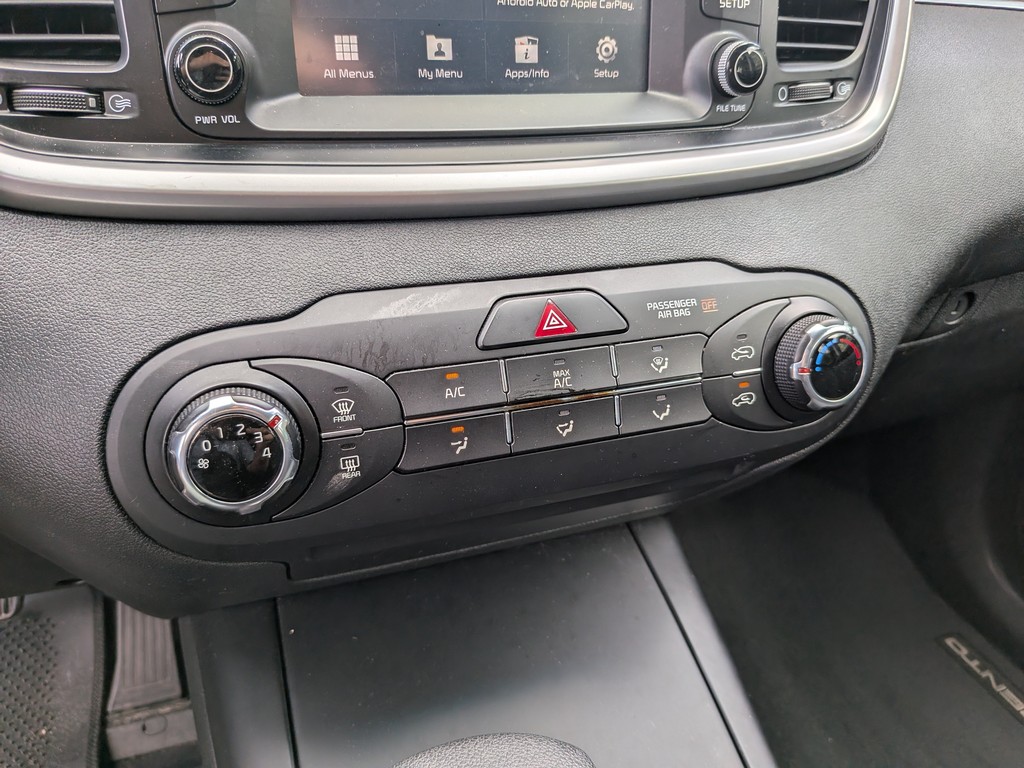Kia Sorento Vehicle Full-screen Gallery Image 20