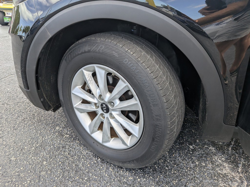 Kia Sorento Vehicle Full-screen Gallery Image 30