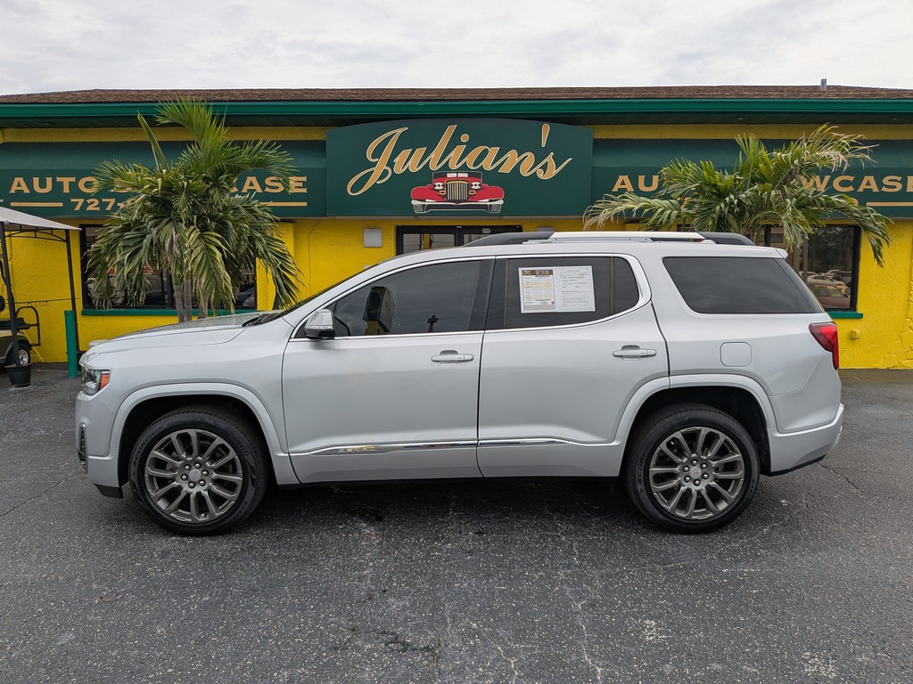 GMC Acadia Vehicle Full-screen Gallery Image 02