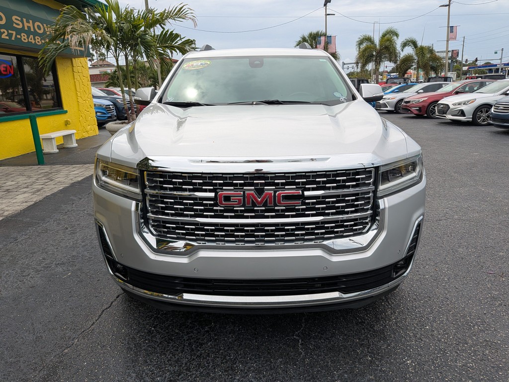 GMC Acadia Vehicle Full-screen Gallery Image 05