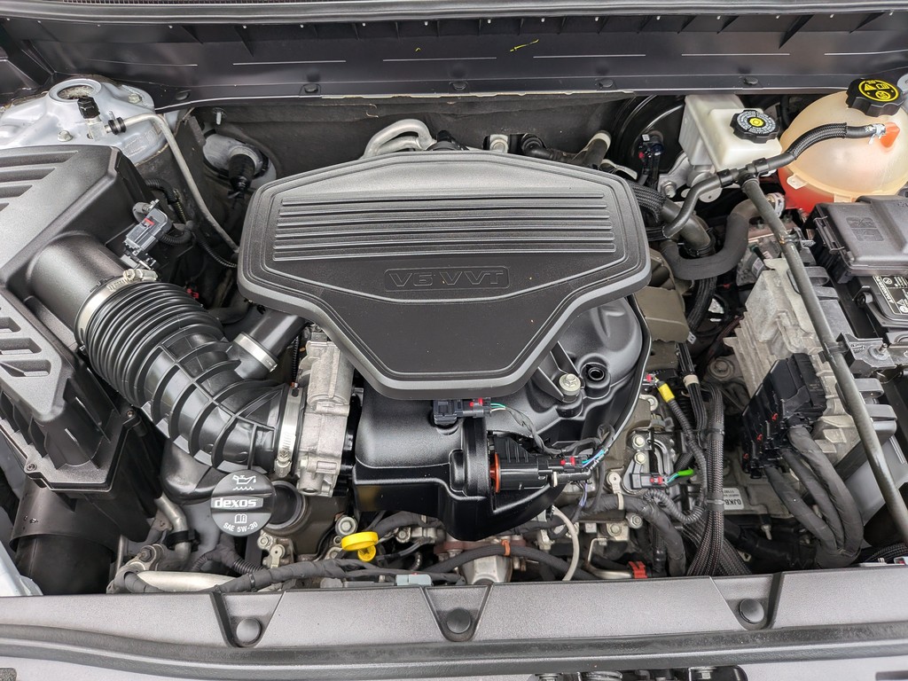 GMC Acadia Vehicle Full-screen Gallery Image 09