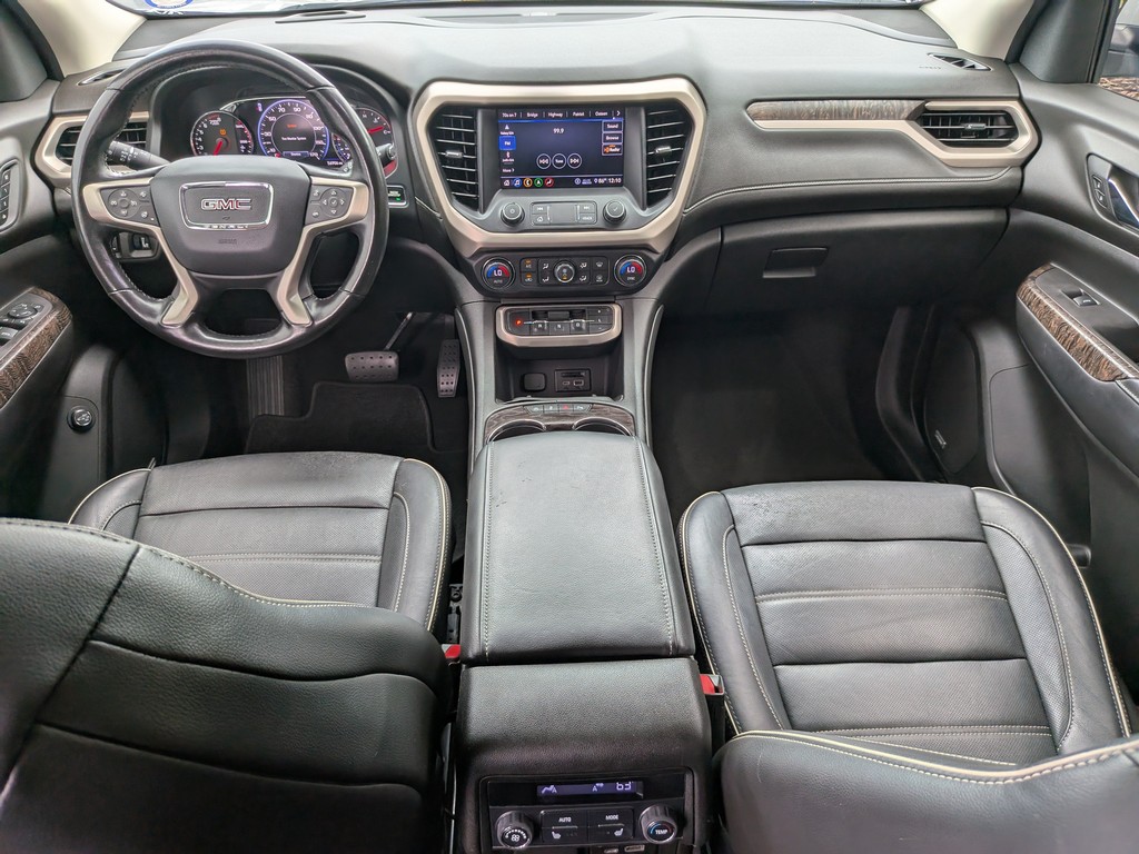 GMC Acadia Vehicle Full-screen Gallery Image 13