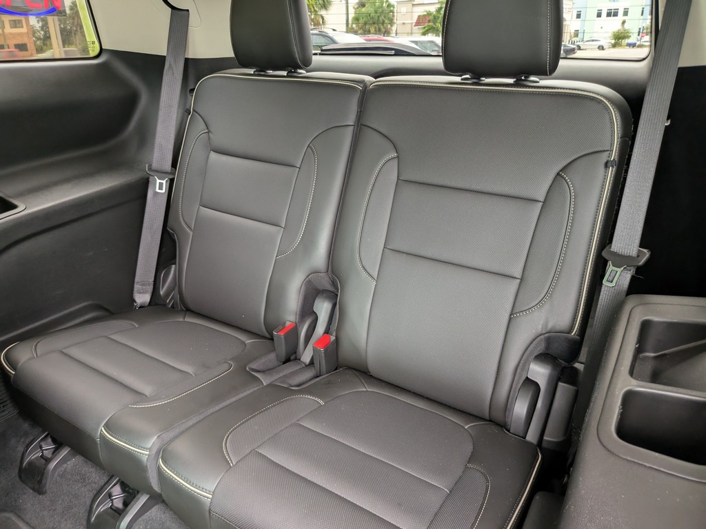 GMC Acadia Vehicle Full-screen Gallery Image 19