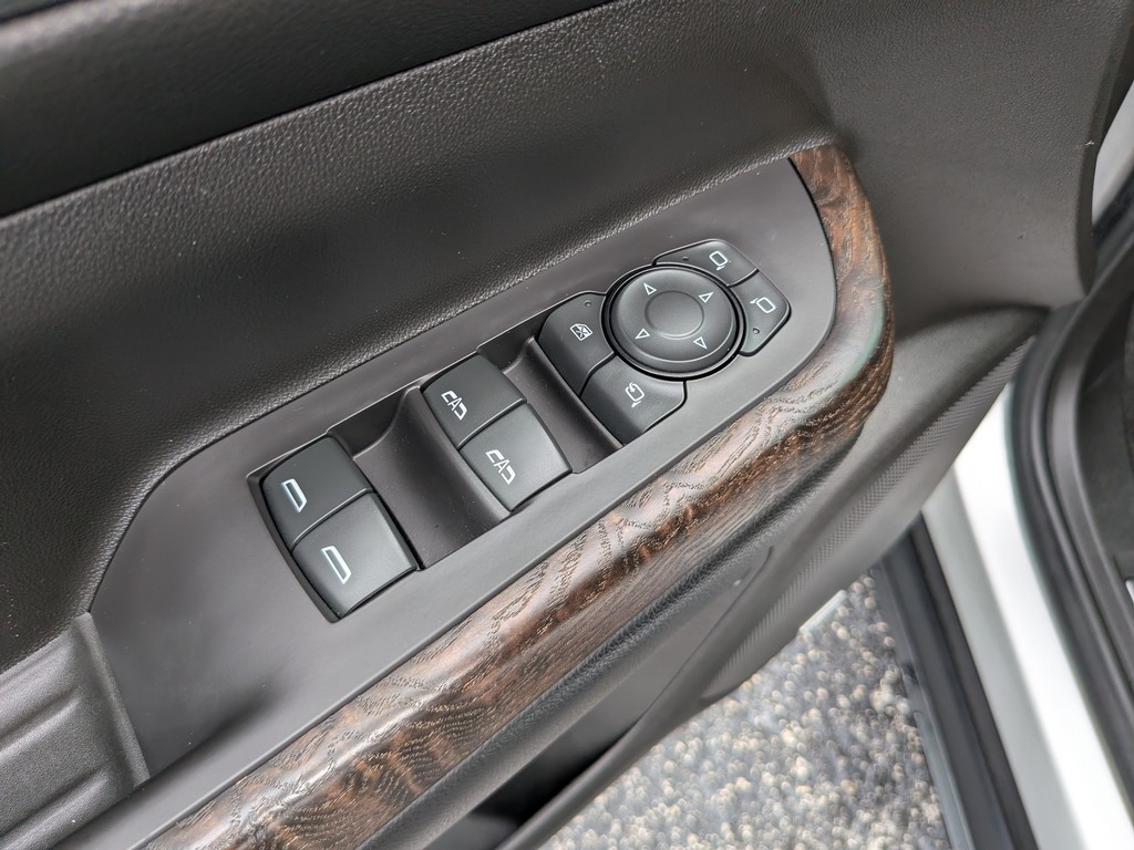 GMC Acadia Vehicle Full-screen Gallery Image 20