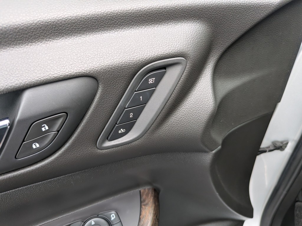 GMC Acadia Vehicle Full-screen Gallery Image 21