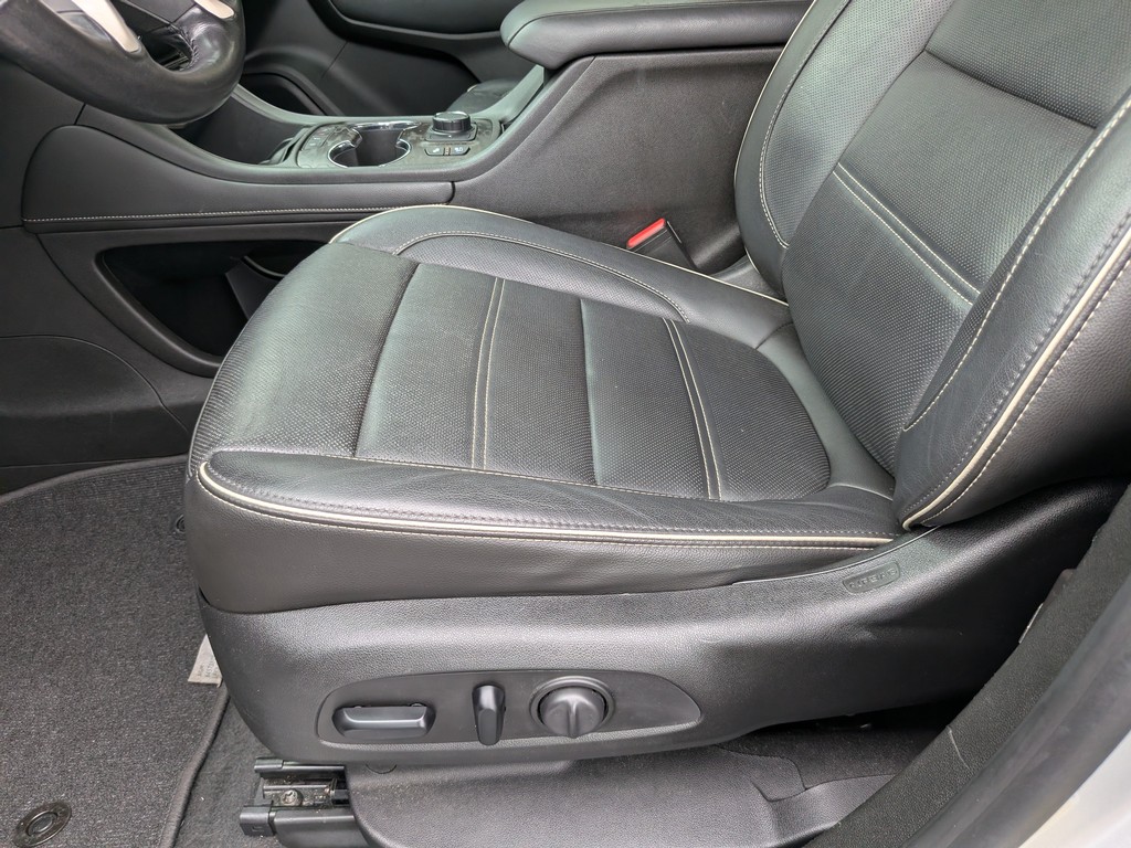GMC Acadia Vehicle Full-screen Gallery Image 22