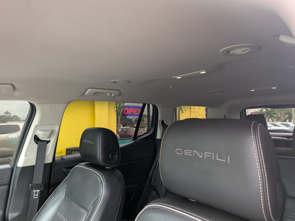 GMC Acadia Vehicle Full-screen Gallery Image 24