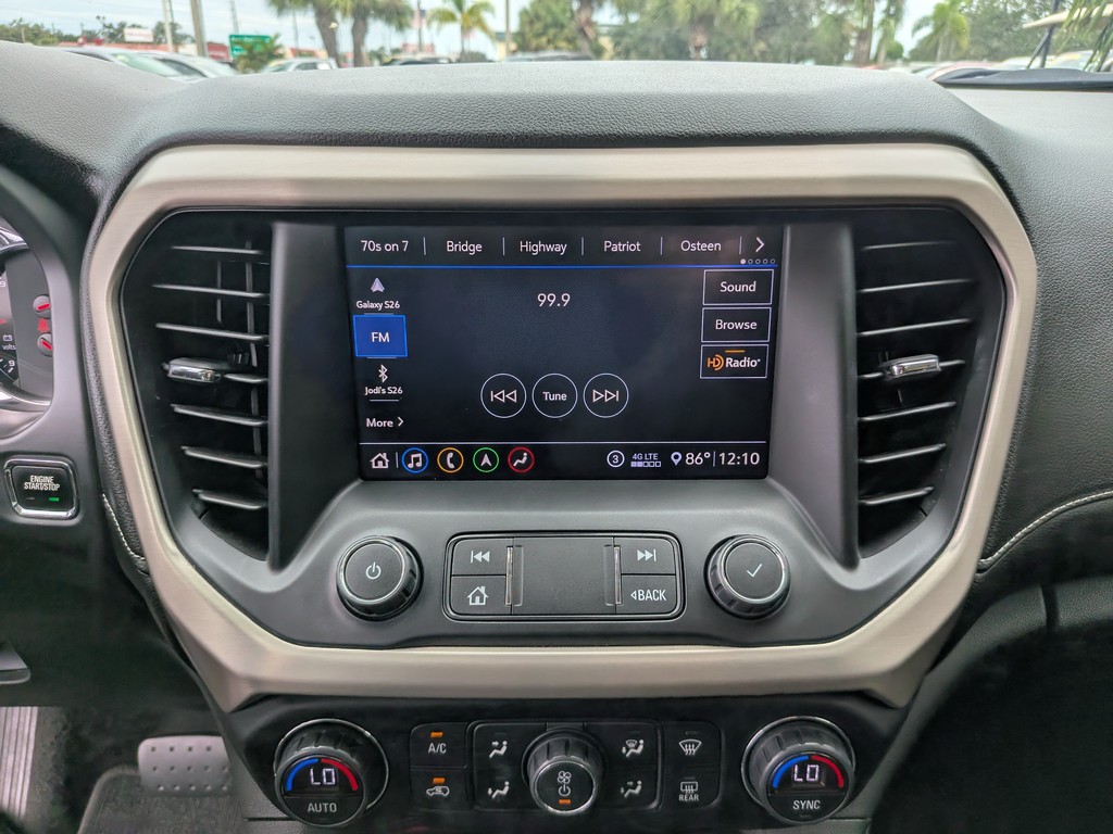 GMC Acadia Vehicle Full-screen Gallery Image 25