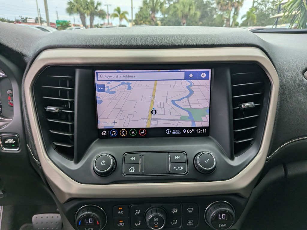 GMC Acadia Vehicle Full-screen Gallery Image 26