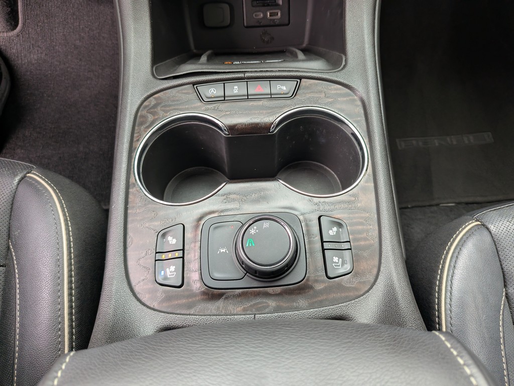 GMC Acadia Vehicle Full-screen Gallery Image 29