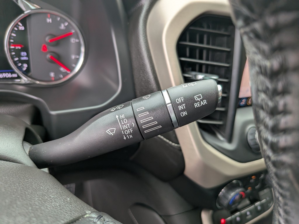 GMC Acadia Vehicle Full-screen Gallery Image 36