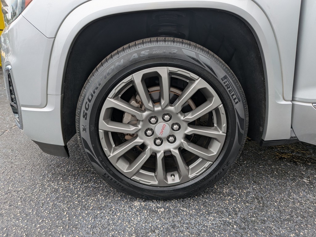 GMC Acadia Vehicle Full-screen Gallery Image 39