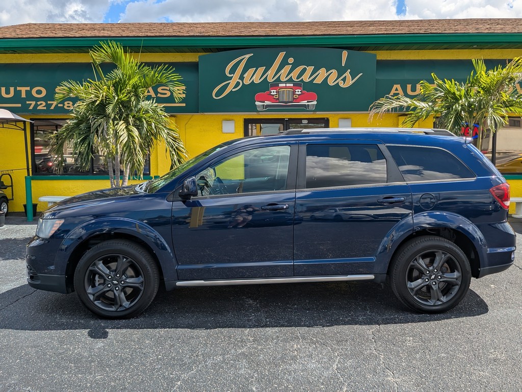 Dodge Journey Vehicle Full-screen Gallery Image 02