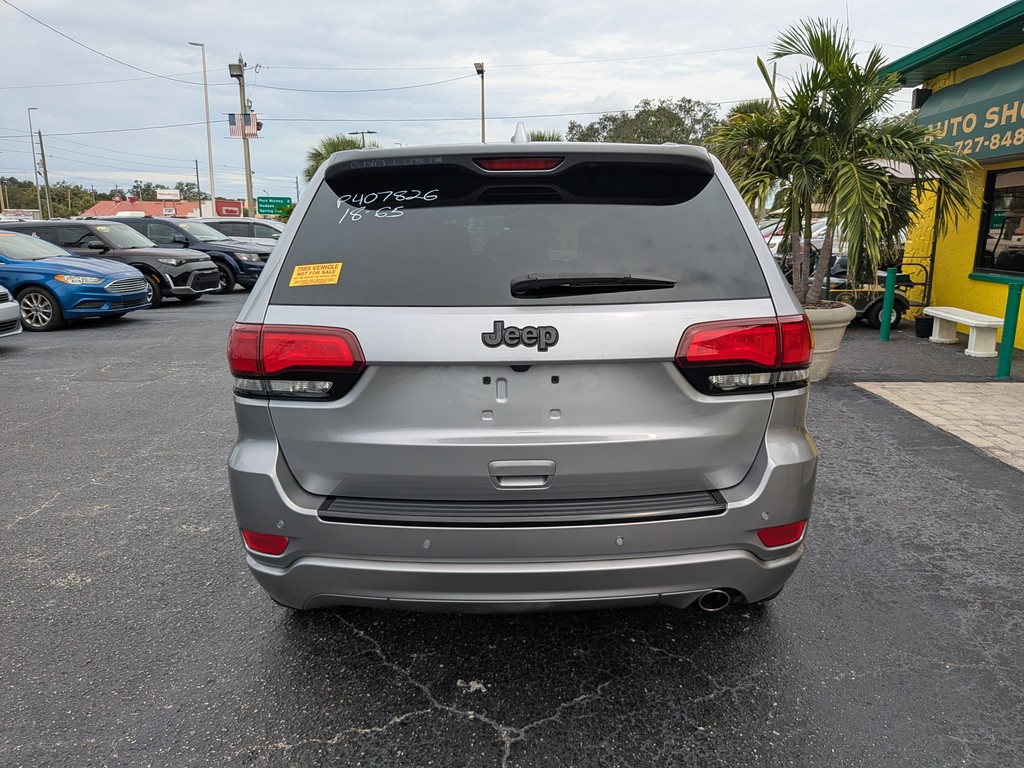 Jeep Grand Cherokee Vehicle Full-screen Gallery Image 04