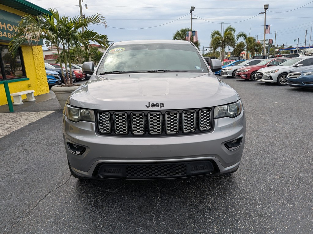 Jeep Grand Cherokee Vehicle Full-screen Gallery Image 05