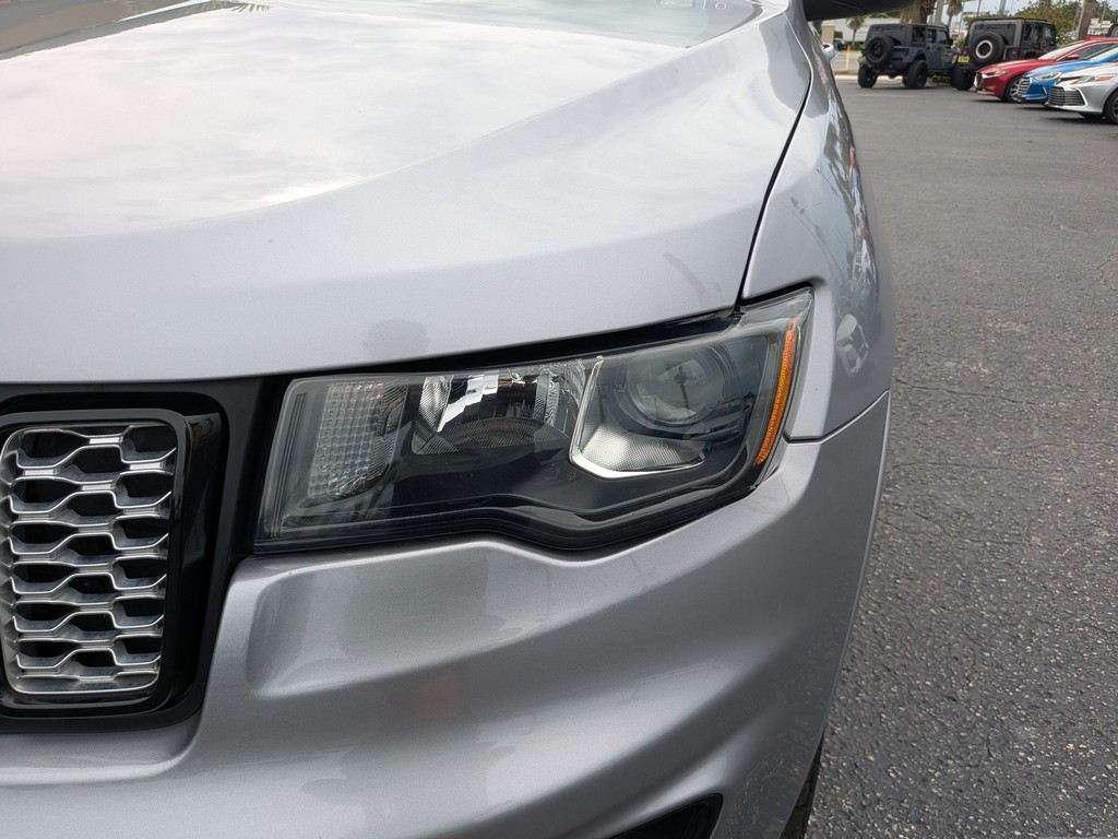 Jeep Grand Cherokee Vehicle Full-screen Gallery Image 06
