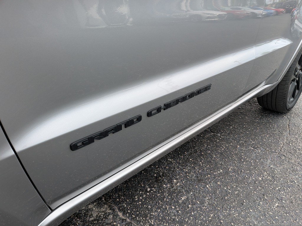 Jeep Grand Cherokee Vehicle Full-screen Gallery Image 07