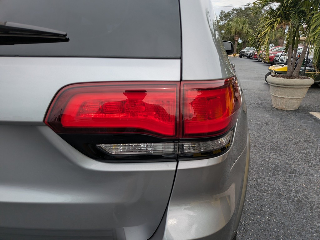Jeep Grand Cherokee Vehicle Full-screen Gallery Image 08