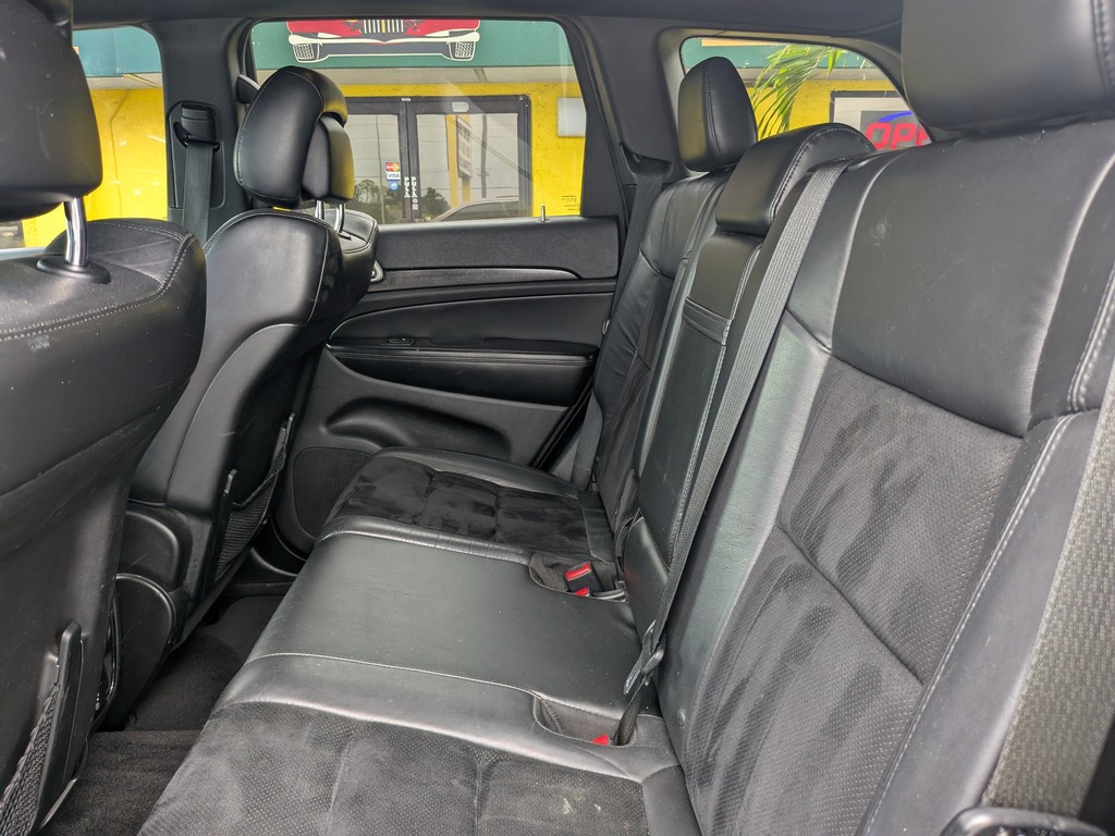 Jeep Grand Cherokee Vehicle Full-screen Gallery Image 17