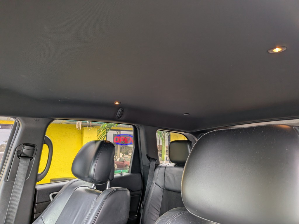Jeep Grand Cherokee Vehicle Full-screen Gallery Image 20
