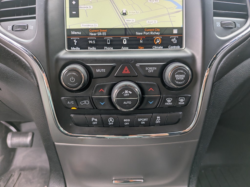 Jeep Grand Cherokee Vehicle Full-screen Gallery Image 24