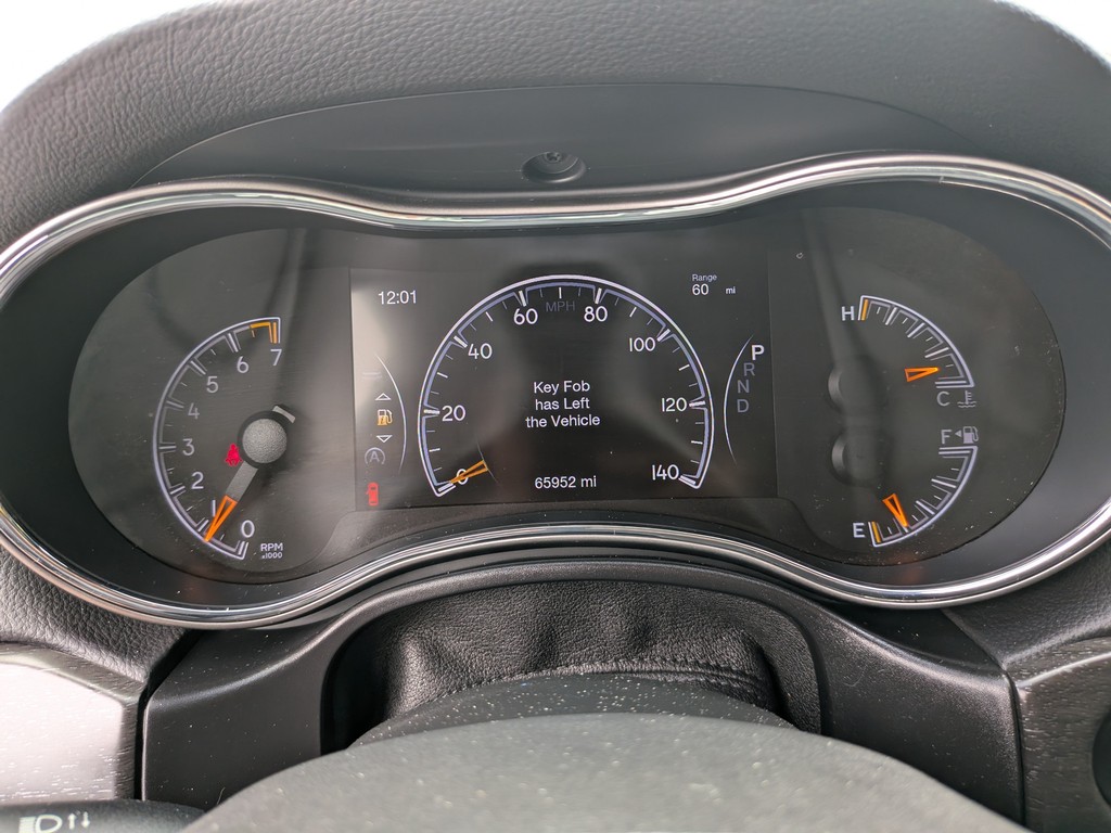 Jeep Grand Cherokee Vehicle Full-screen Gallery Image 32