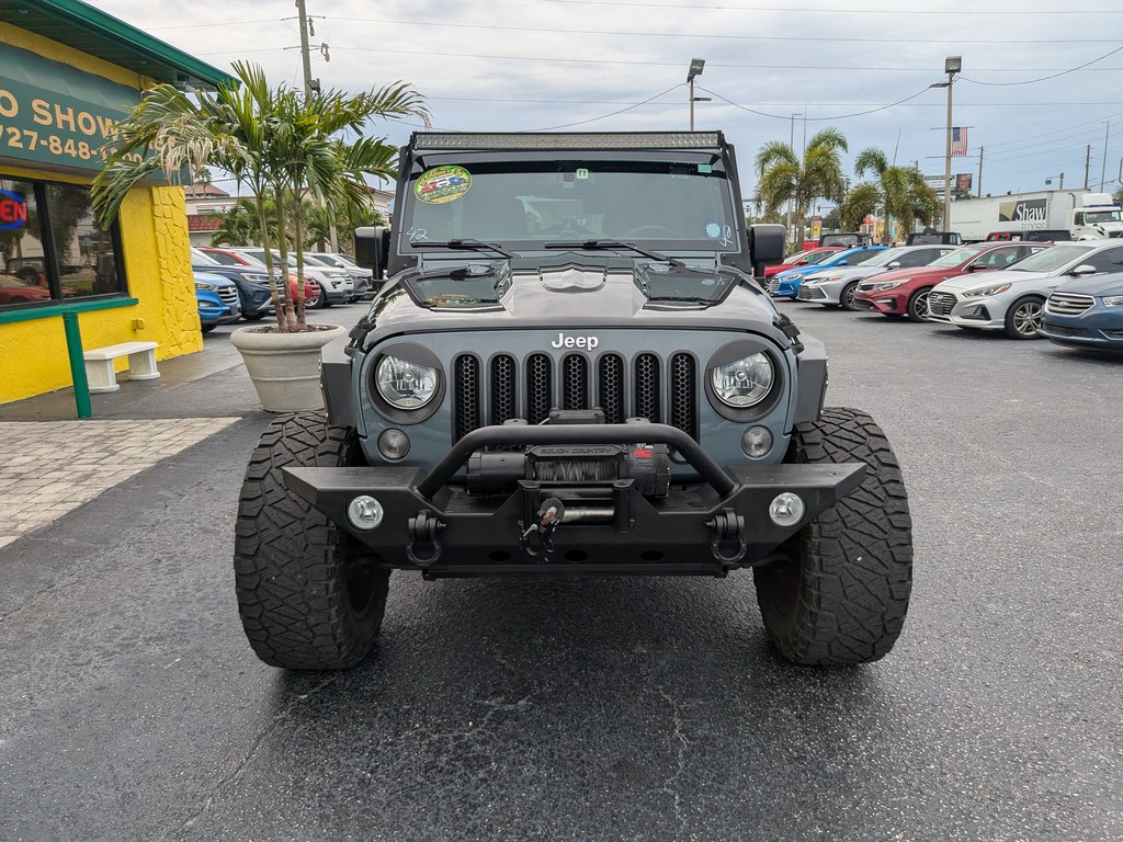 Jeep Wrangler Unlimited Vehicle Full-screen Gallery Image 05