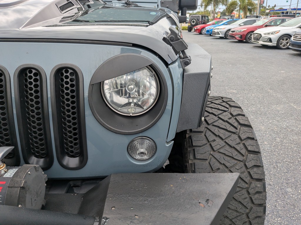 Jeep Wrangler Unlimited Vehicle Full-screen Gallery Image 06
