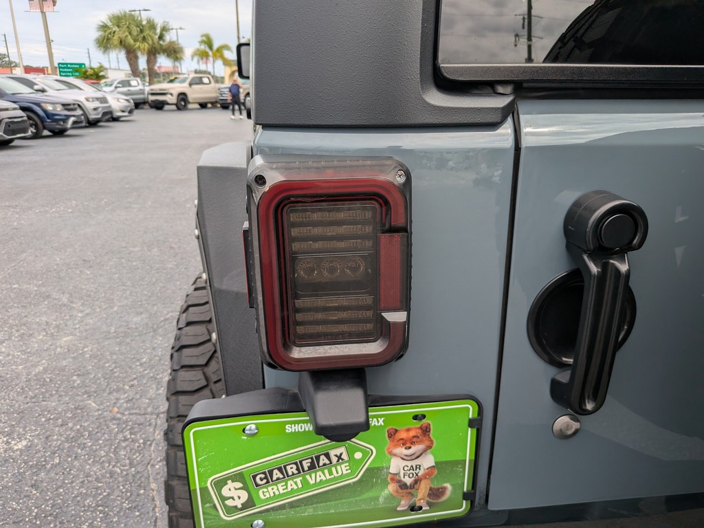 Jeep Wrangler Unlimited Vehicle Full-screen Gallery Image 07