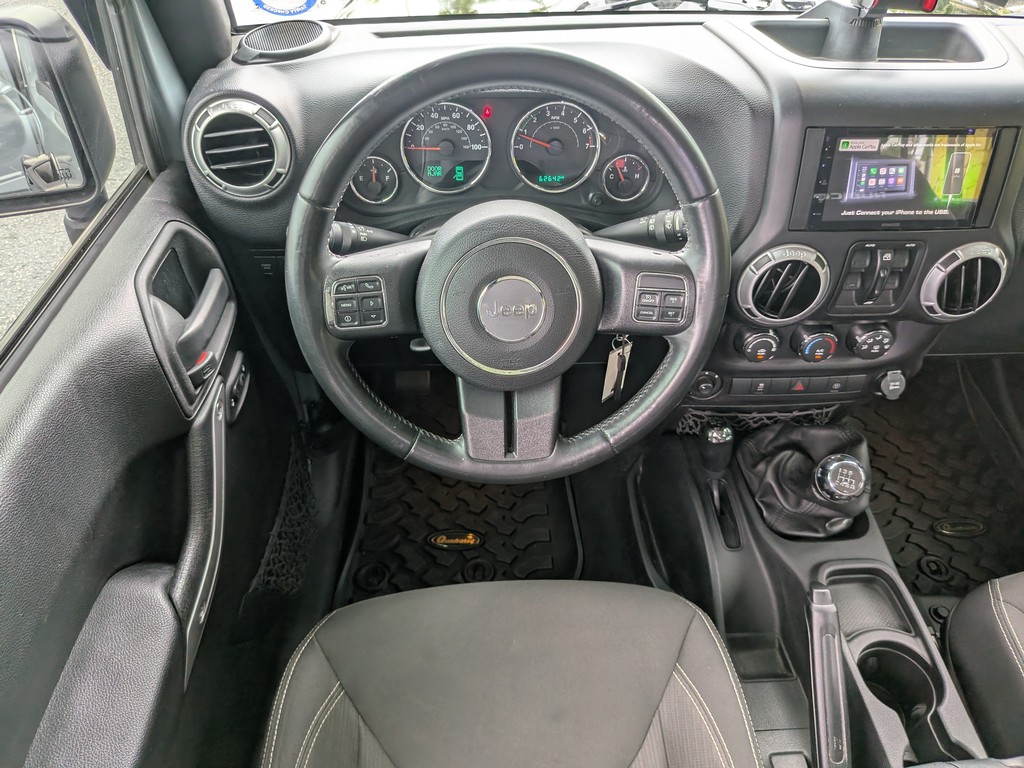 Jeep Wrangler Unlimited Vehicle Full-screen Gallery Image 11