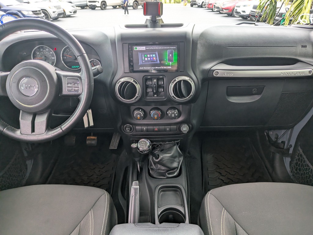 Jeep Wrangler Unlimited Vehicle Full-screen Gallery Image 12
