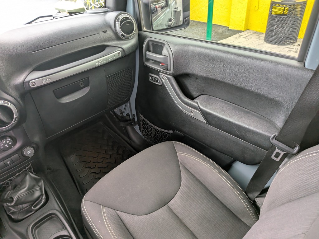 Jeep Wrangler Unlimited Vehicle Full-screen Gallery Image 13
