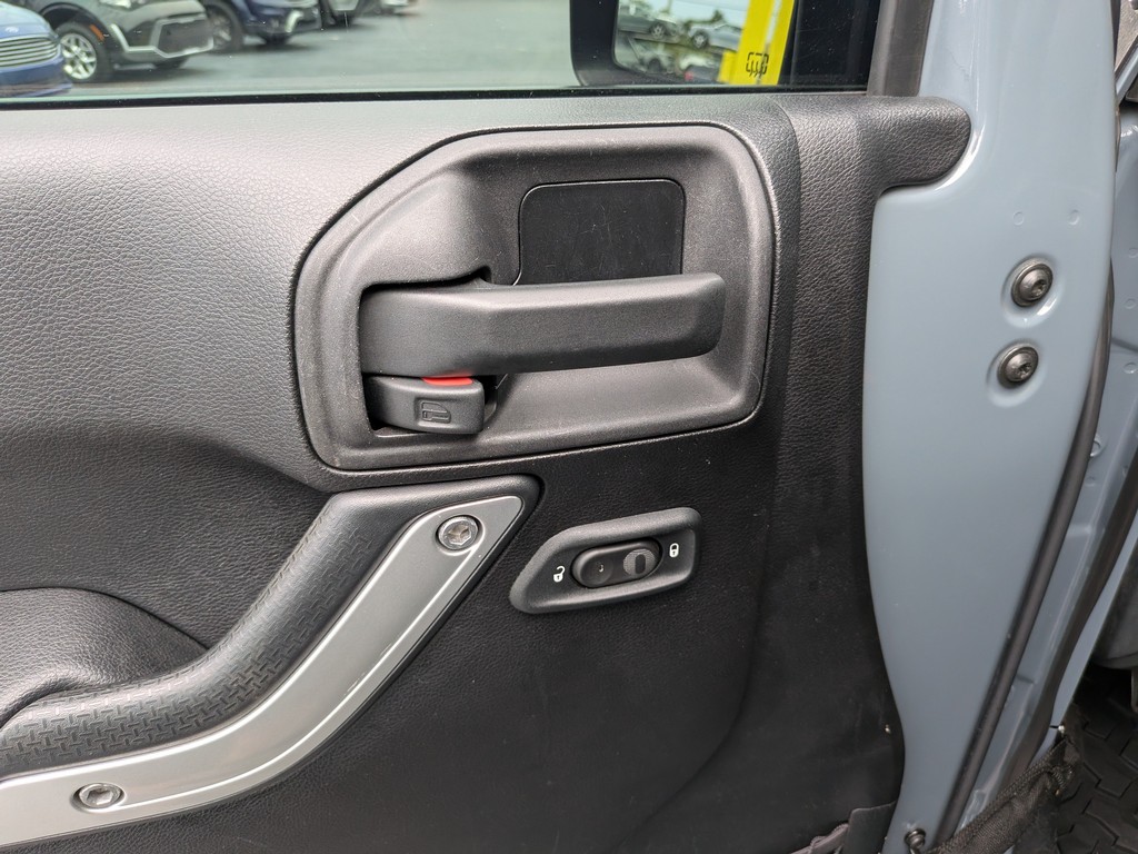 Jeep Wrangler Unlimited Vehicle Full-screen Gallery Image 15