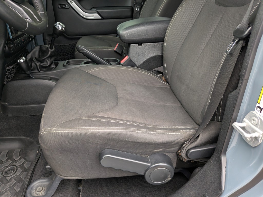Jeep Wrangler Unlimited Vehicle Full-screen Gallery Image 16