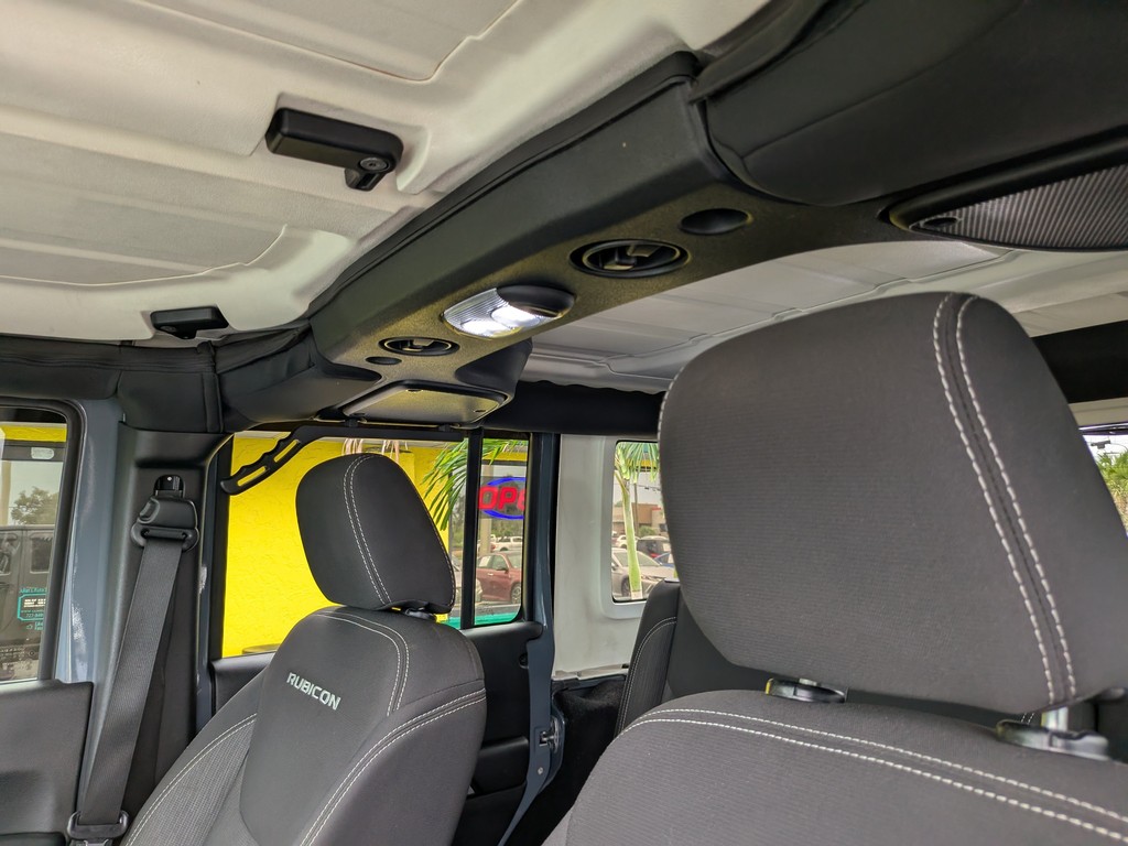 Jeep Wrangler Unlimited Vehicle Full-screen Gallery Image 17