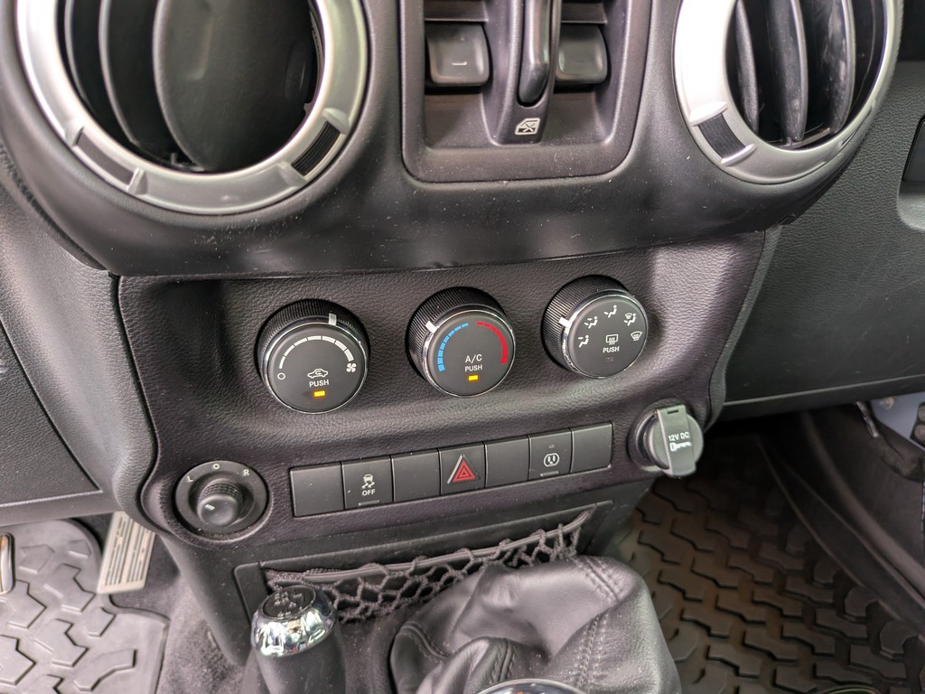 Jeep Wrangler Unlimited Vehicle Full-screen Gallery Image 19