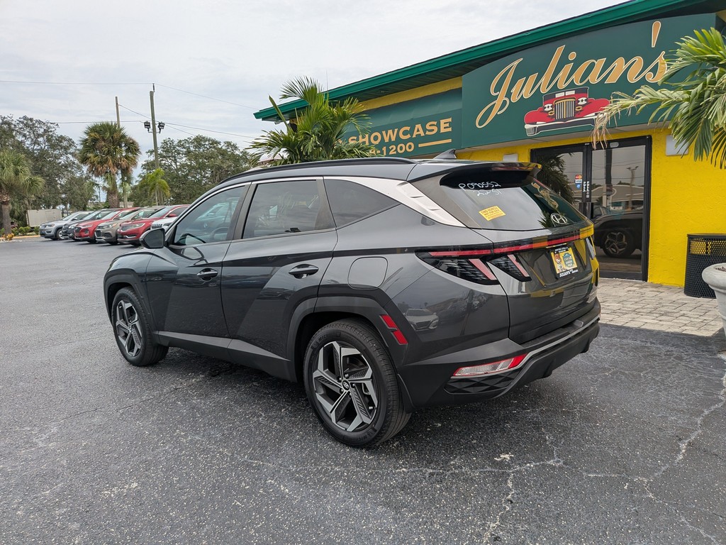 Hyundai Tucson Vehicle Full-screen Gallery Image 03