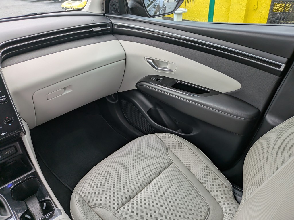 Hyundai Tucson Vehicle Full-screen Gallery Image 13