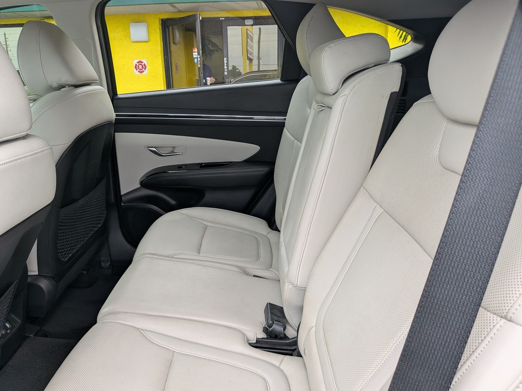 Hyundai Tucson Vehicle Full-screen Gallery Image 14
