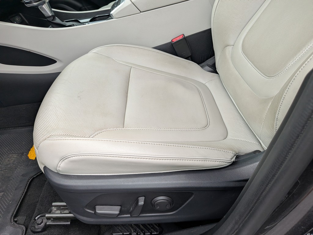 Hyundai Tucson Vehicle Full-screen Gallery Image 16