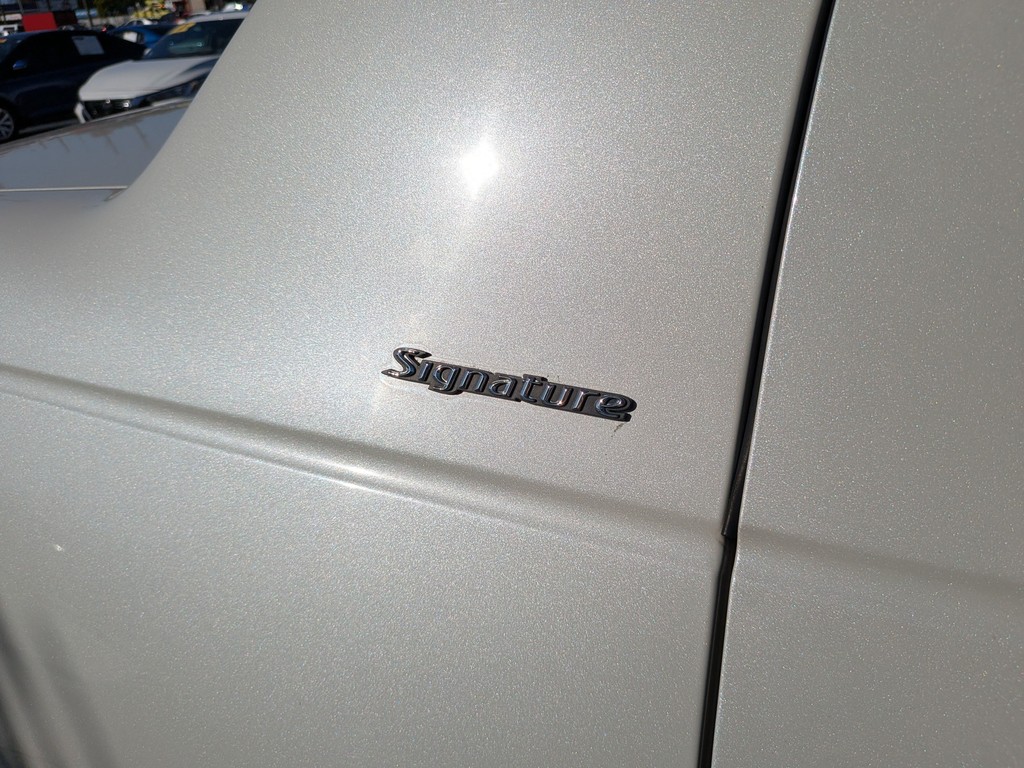 Lincoln Town Car Vehicle Full-screen Gallery Image 08